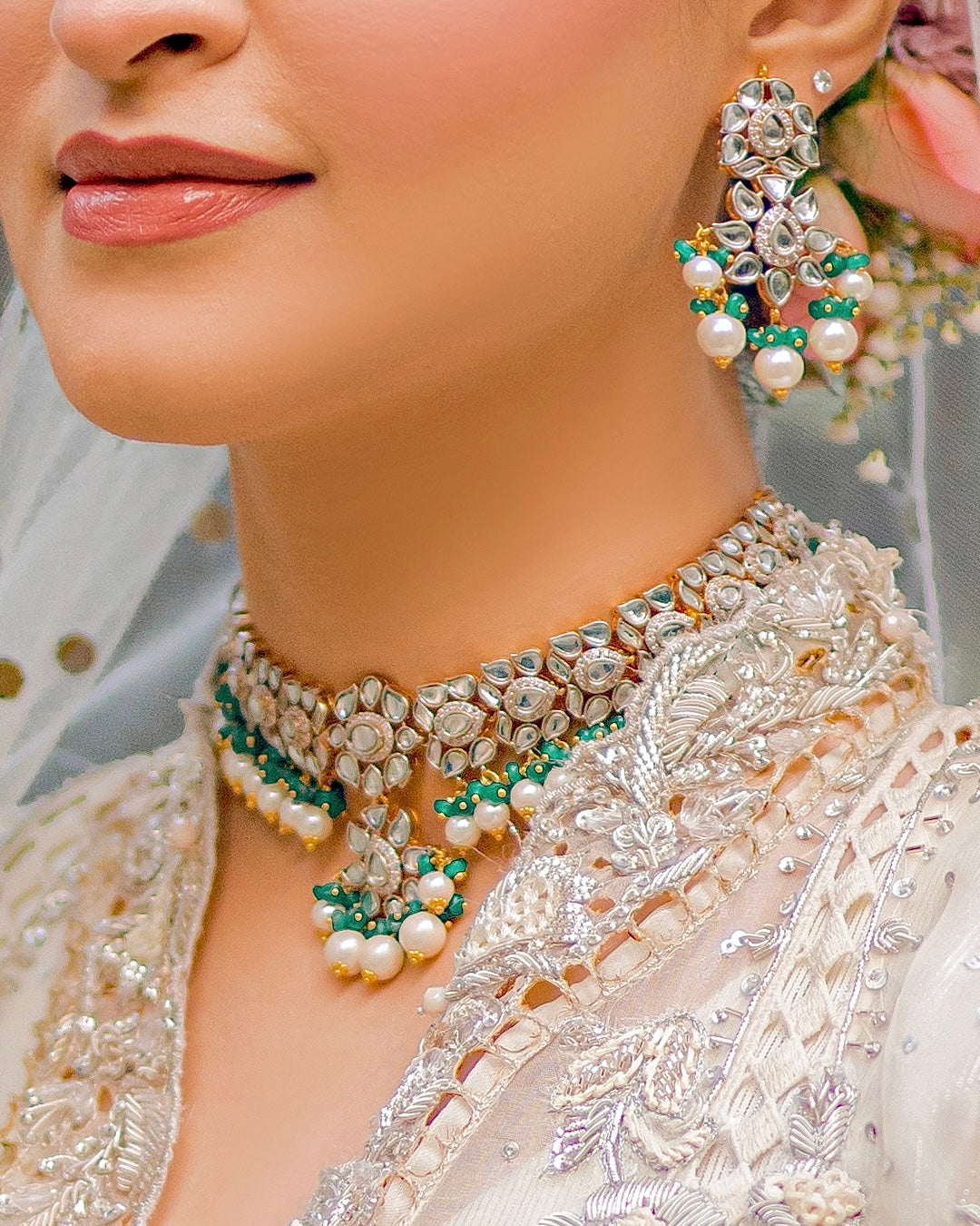 Asira kundan button