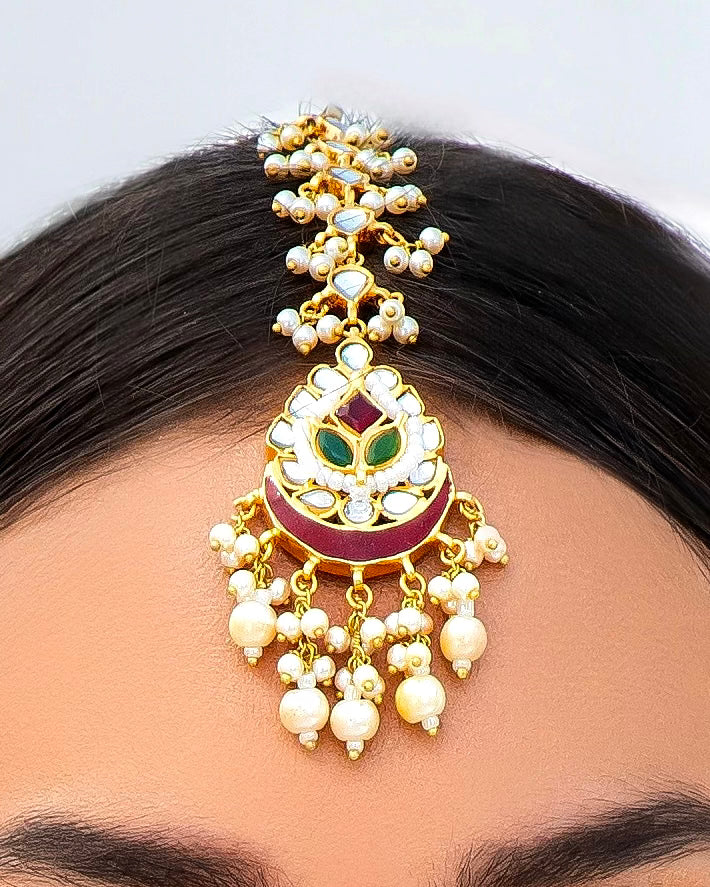 Amira kundan button